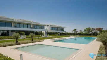 4 bedroom House for Sale in The Golden Mile-58111