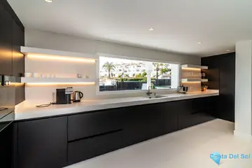 8 bedroom House for Sale in Nueva Andalucía-58139