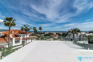 8 bedroom House for Sale in Nueva Andalucía-58144