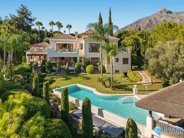 6 bedroom House for Sale in The Golden Mile-58287