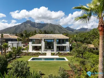 6 bedroom House for Sale in The Golden Mile-58339