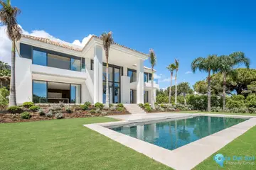 6 bedroom House for Sale in The Golden Mile-58341