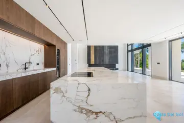 6 bedroom House for Sale in The Golden Mile-58348