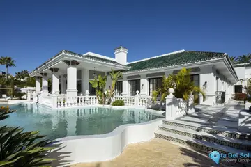 12 bedroom House for Sale in Nueva Andalucía-58443