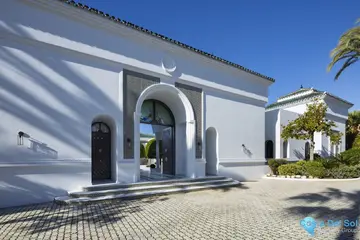 12 bedroom House for Sale in Nueva Andalucía-58448