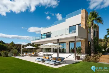 5 bedroom House for Sale in The Golden Mile-58643