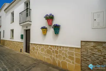 4 bedroom House for Sale in Setenil de las Bodegas