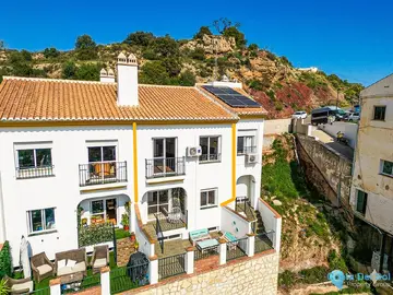 4 bedroom House for Sale in Almogía-62697