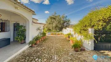 2 bedroom House for Sale in Almogía-66077