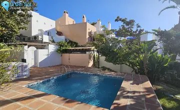 5 bedroom House for Sale in Nueva Andalucía-817