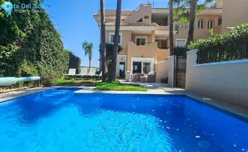 4 bedroom House for Sale in La Duquesa-996