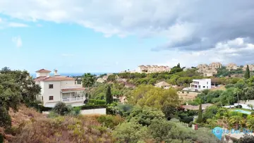 1090m2 Plot for Sale in Elviria-105401