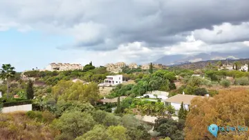 1090m2 Plot for Sale in Elviria-105403
