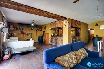 8 bedroom House for Sale in Monda-78863