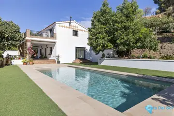 4 bedroom House for Sale in Coín