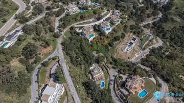 2296m2 Plot for Sale in Benahavís-71940