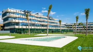 2 bedroom Apartment for Sale in New Golden Mile