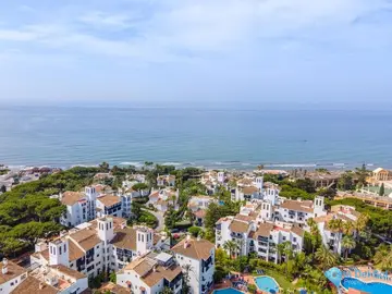 2 bedroom Apartment for Sale in Elviria-74096