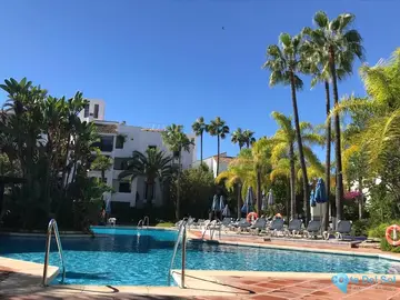2 bedroom Apartment for Sale in Elviria-74097