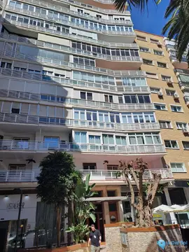 4 bedroom Apartment for Sale in Málaga Centro