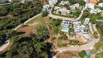 2141m2 Plot for Sale in La Mairena-74707