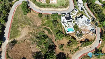 2141m2 Plot for Sale in La Mairena-74723