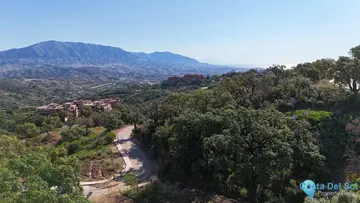2141m2 Plot for Sale in La Mairena-74727