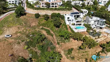 2141m2 Plot for Sale in La Mairena-74729
