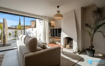 2 bedroom House for Sale in Nueva Andalucía-75424