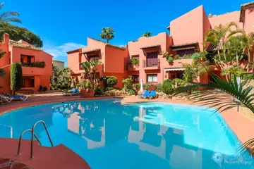 2 bedroom Apartment for Sale in Elviria-77062