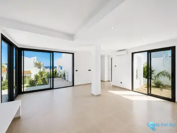 3 bedroom House for Sale in Estepona-97810