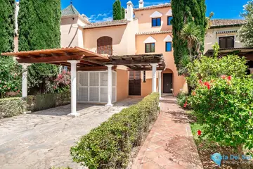 4 bedroom House for Sale in New Golden Mile-98027