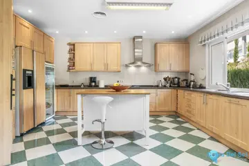 6 bedroom House for Sale in El Paraiso-98058