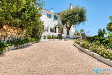 5 bedroom House for Sale in El Madroñal-98065