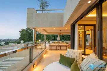5 bedroom Apartment for Sale in Marbella-98149