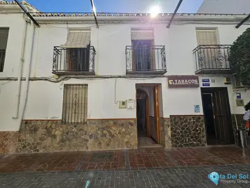4 bedroom House for Sale in El Burgo-98176