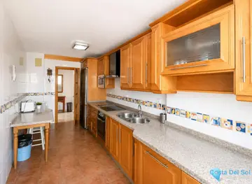 4 bedroom Apartment for Sale in La Carihuela-81925